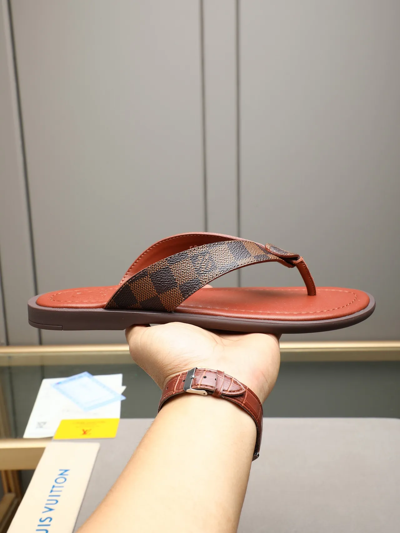 Louis Vuitton tongs en cuir 15
