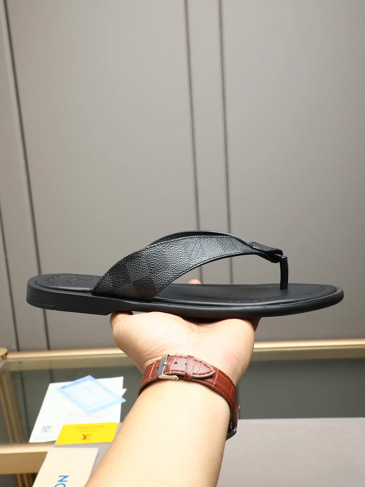 Louis Vuitton tongs en cuir 16