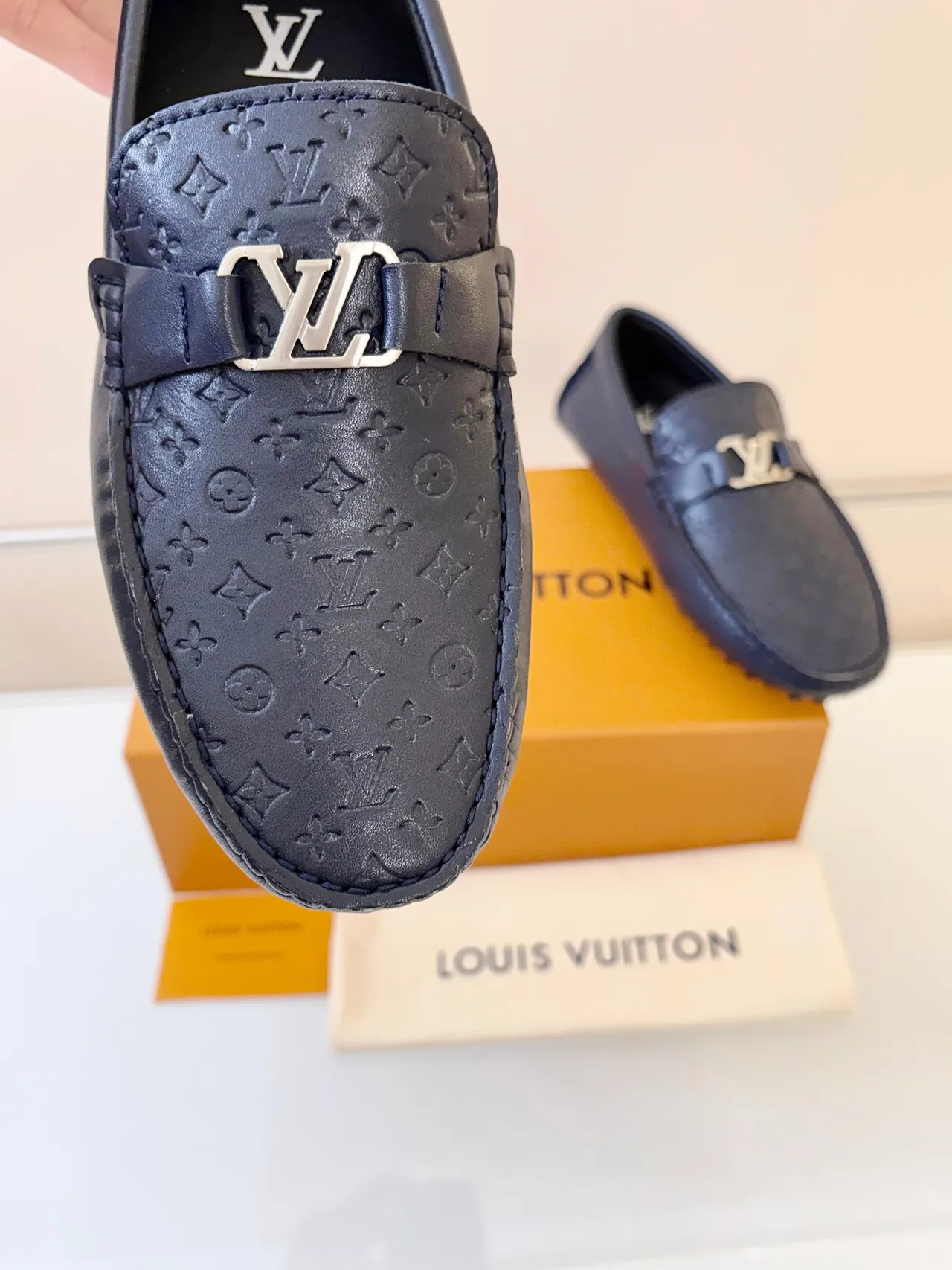 Louis Vuitton Loafer أزرق بحري أسود منقوش بمونوغرام جلد معدني LV مشبك سير Loafer 3