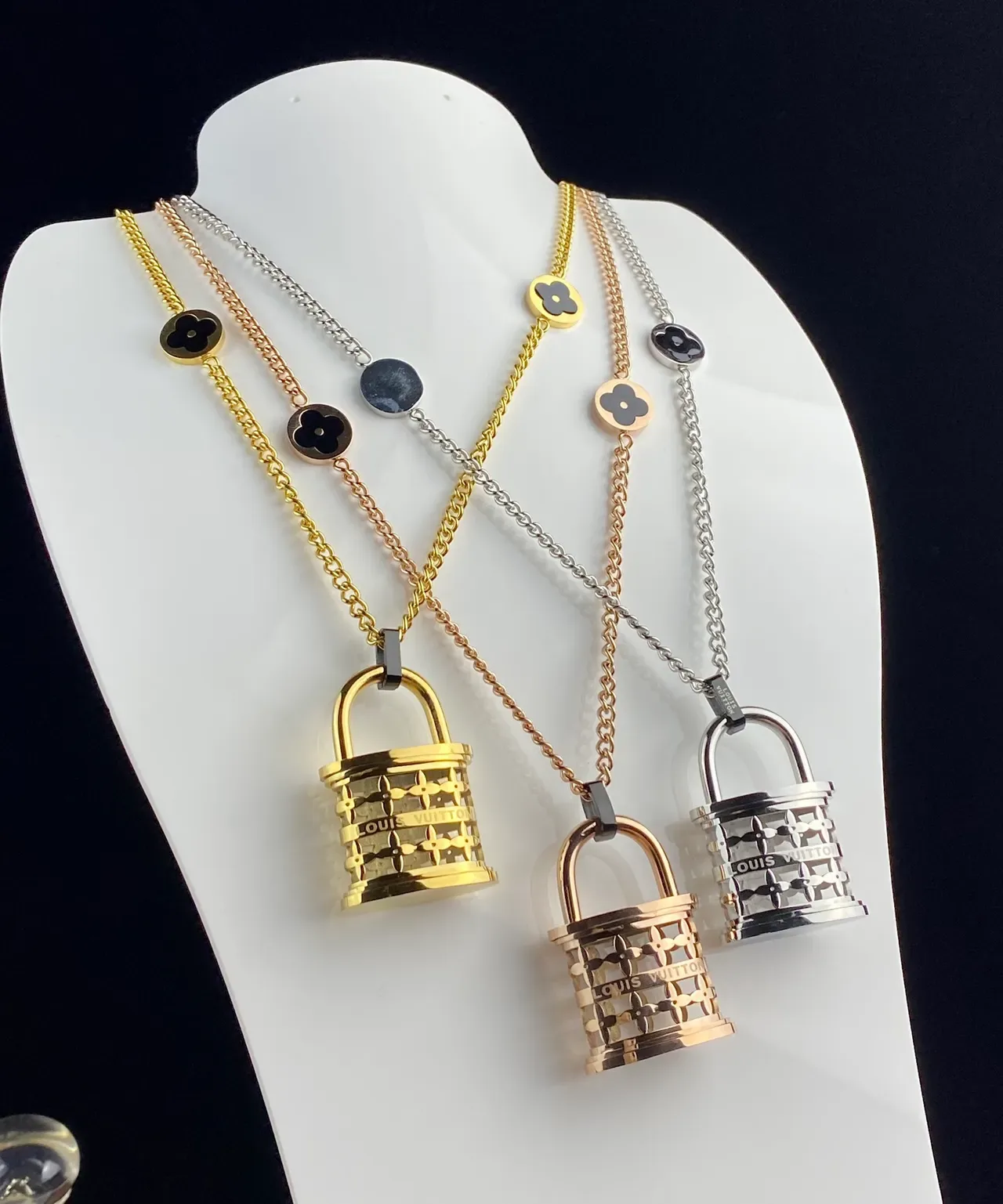 Collier Louis Vuitton Lock Me Floral Padlock Chaîne Multicouche 5