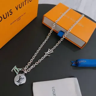 Colar Louis Vuitton LV Corrente Prata Multi-Charm