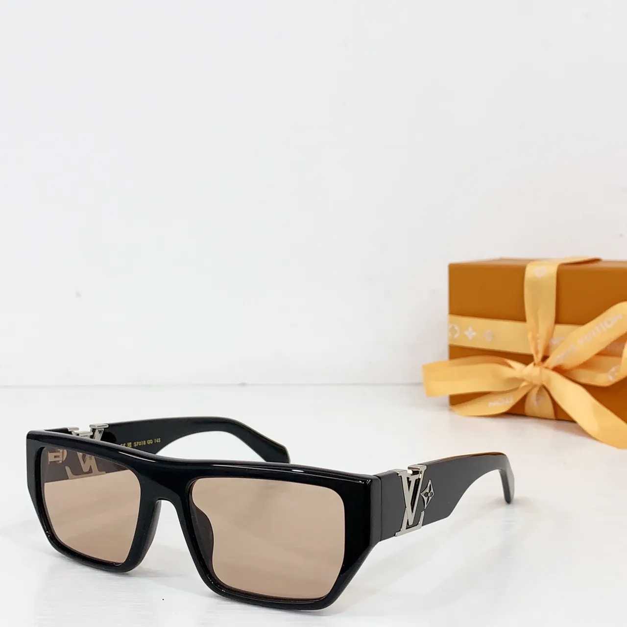 Louis Vuitton LV Flower Low Square Translucent Amber Sunglasses 3