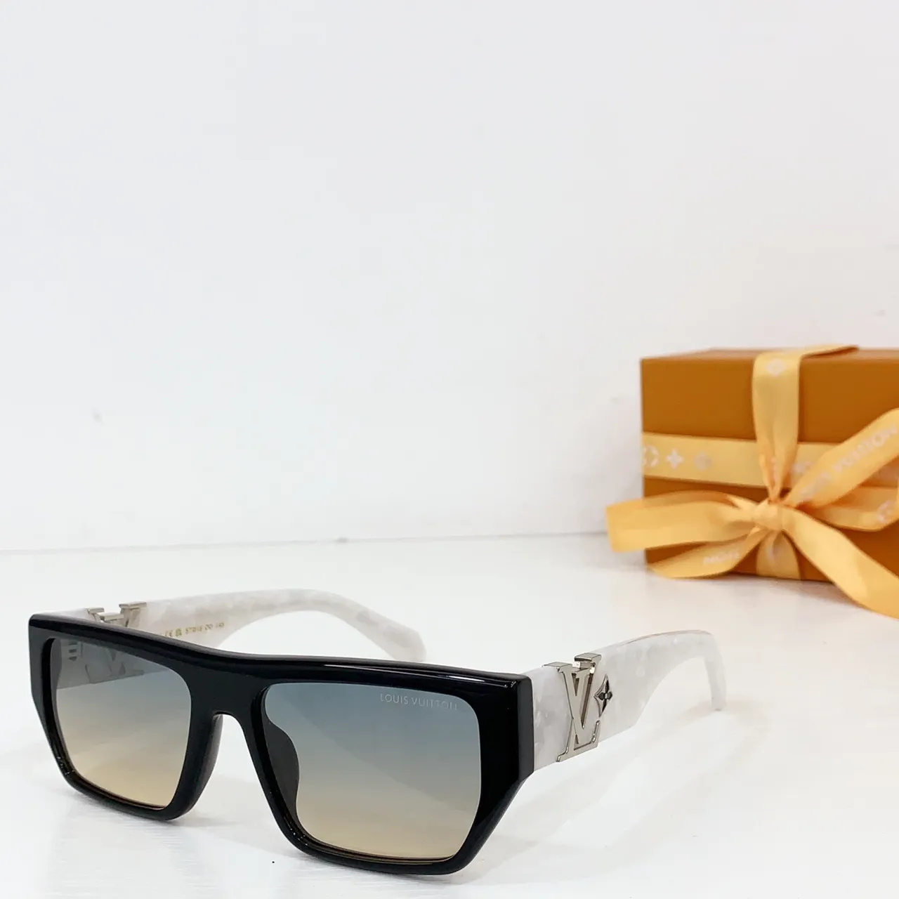 Louis Vuitton LV Flower Low Square Translucent Amber Sunglasses 4