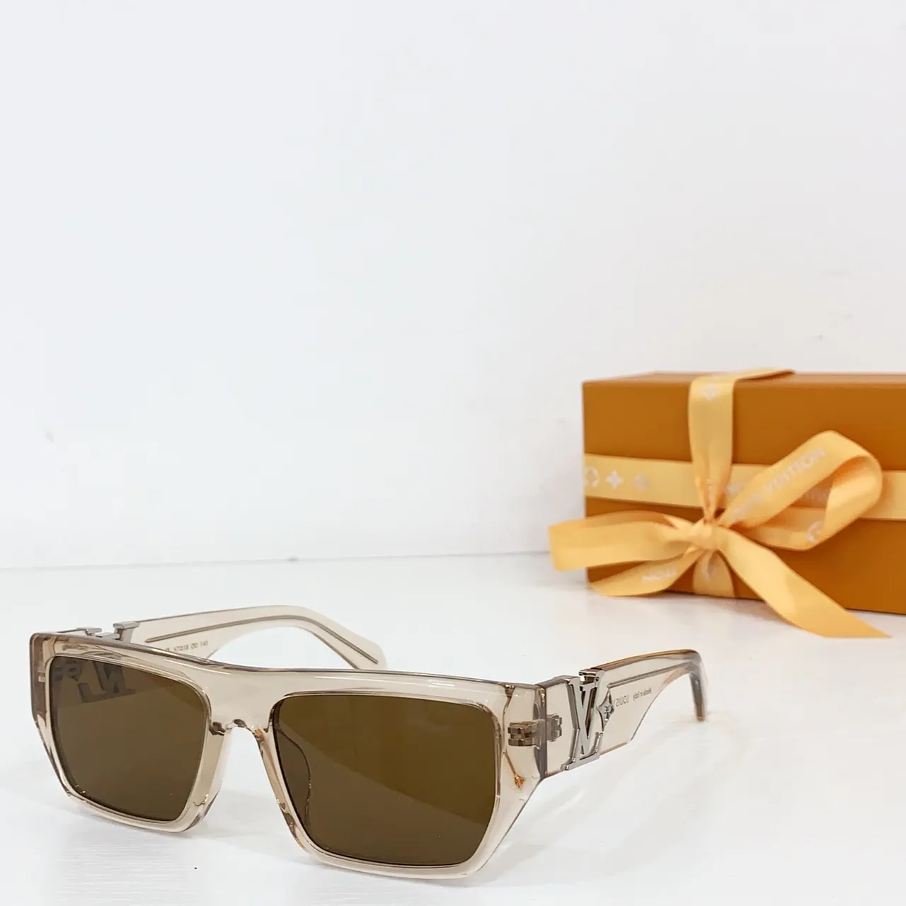 Louis Vuitton LV Flower Low Square Translucent Amber Sunglasses 5
