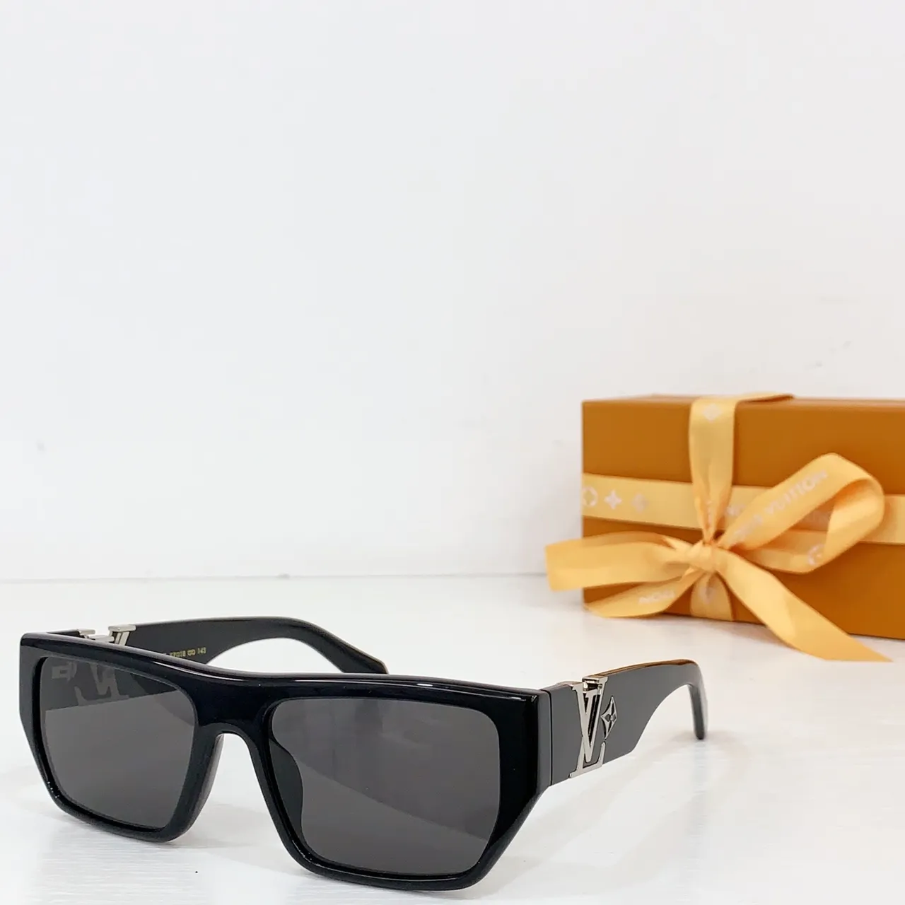 Louis Vuitton LV Flower Low Square Translucent Amber Sunglasses 6