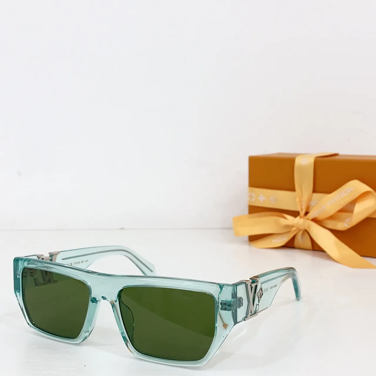 Louis Vuitton LV Flower Low Square Translucent Amber Sunglasses 7