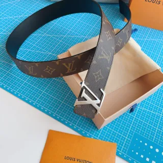 Louis Vuitton LV Initiales भूरे काले रिवर्सिबल Monogram Canvas पॉलिश्ड सिल्वर टोन Buckle लेदर बेल्ट