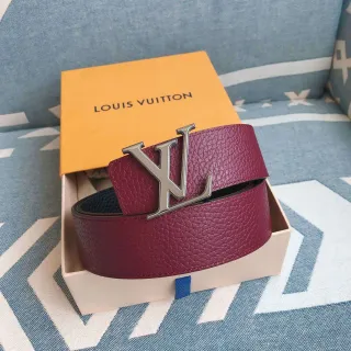 Louis Vuitton LV Initiales बर्गंडी दानेदार चमड़ा पट्टा