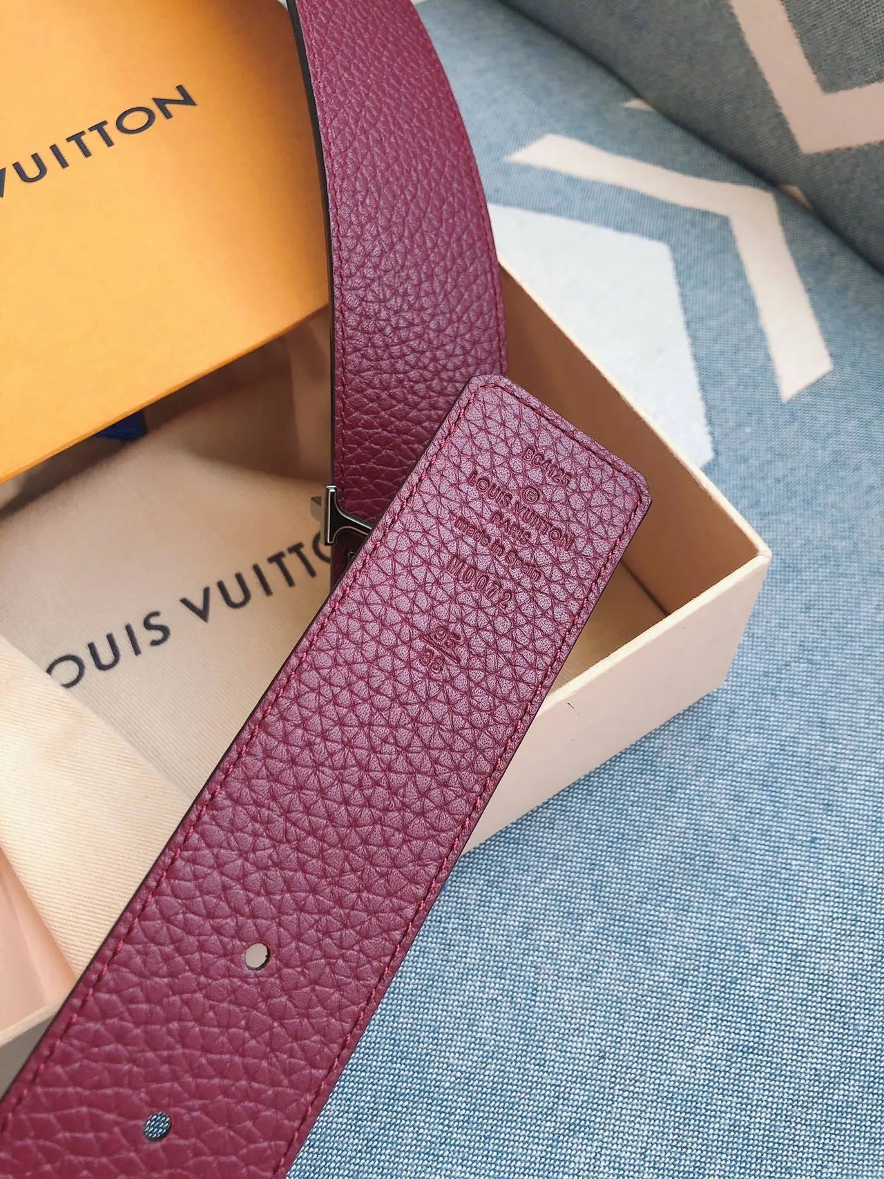 Louis Vuitton LV Initiales bordô couro texturizado cinto 2