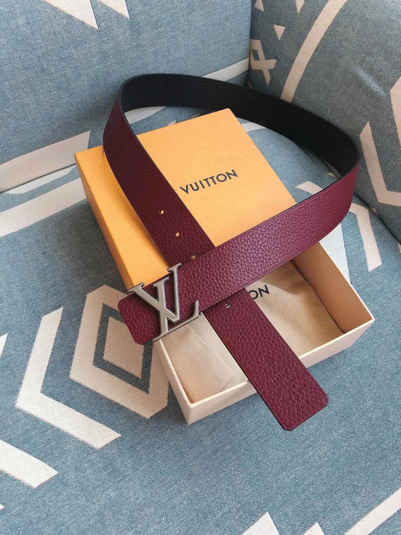 Louis Vuitton LV Initiales bordô couro texturizado cinto 3