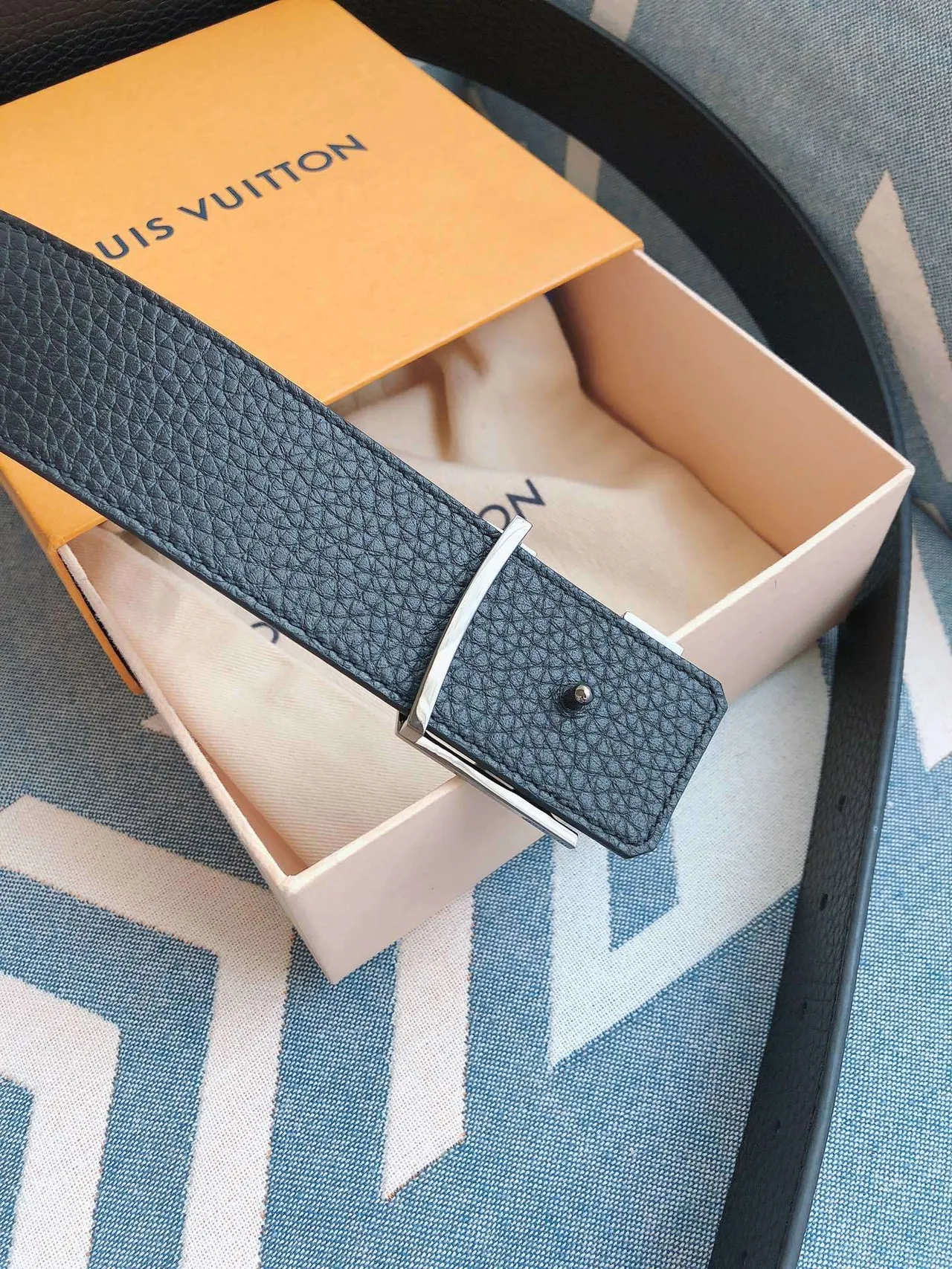 Louis Vuitton LV Initiales bordô couro texturizado cinto 4