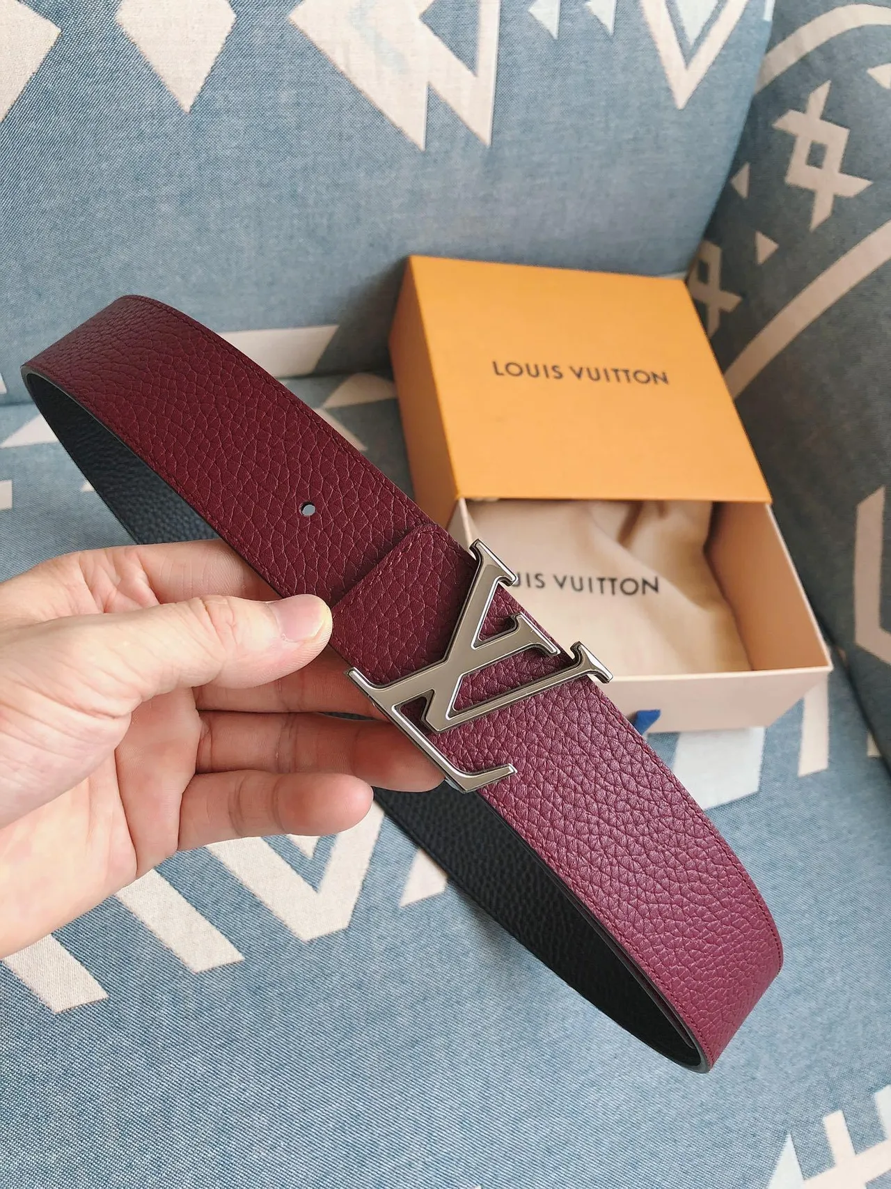 Louis Vuitton LV Initiales bordô couro texturizado cinto 7