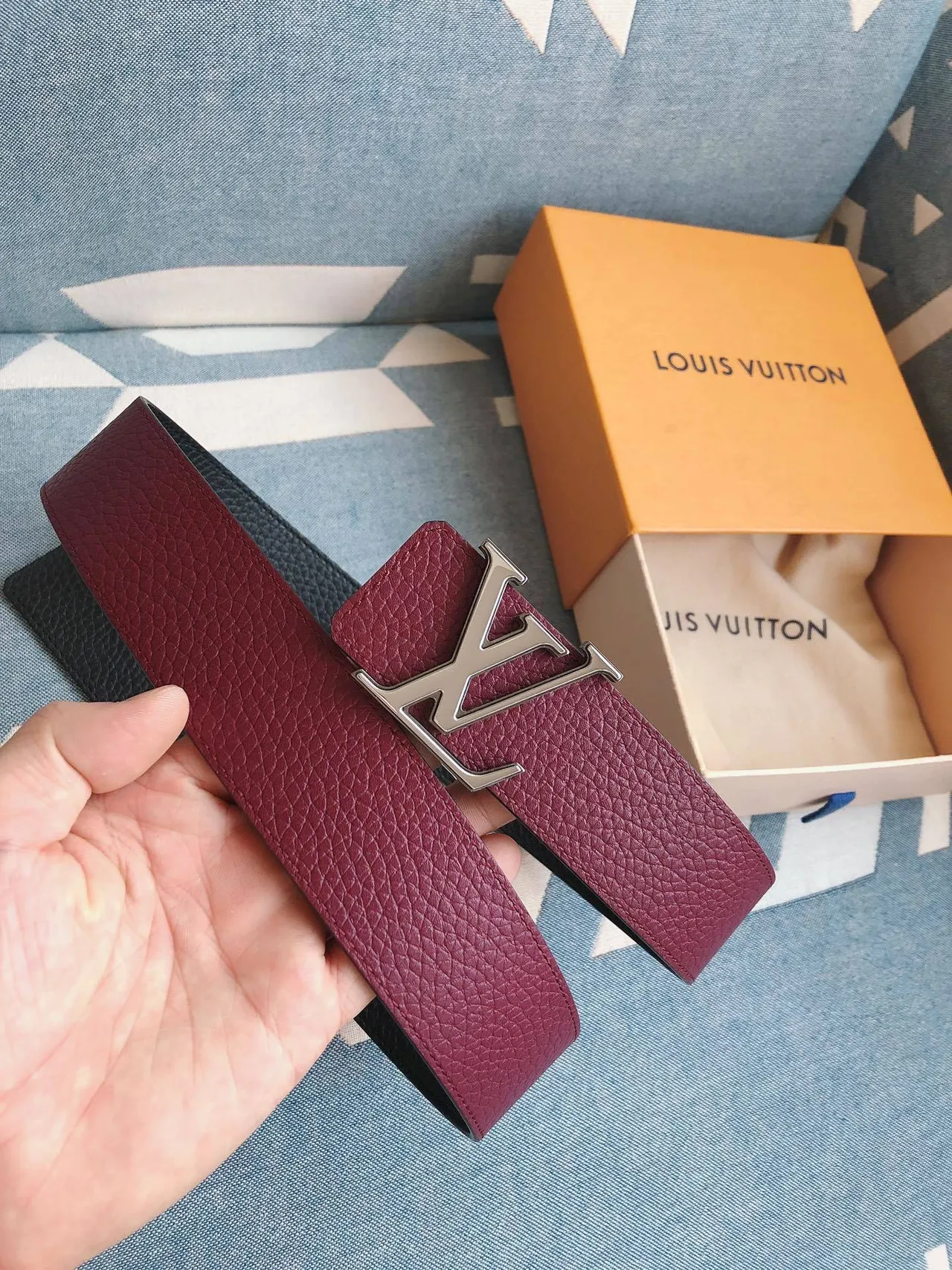 Louis Vuitton LV Initiales bordô couro texturizado cinto 8