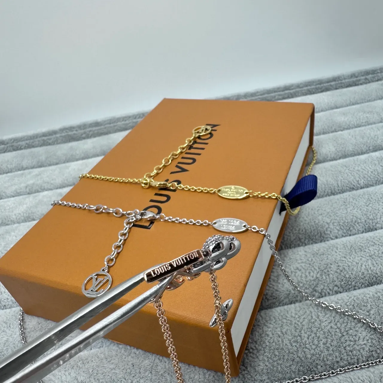 Colar Louis Vuitton LV Monograma Flor Pavé Cristal 2