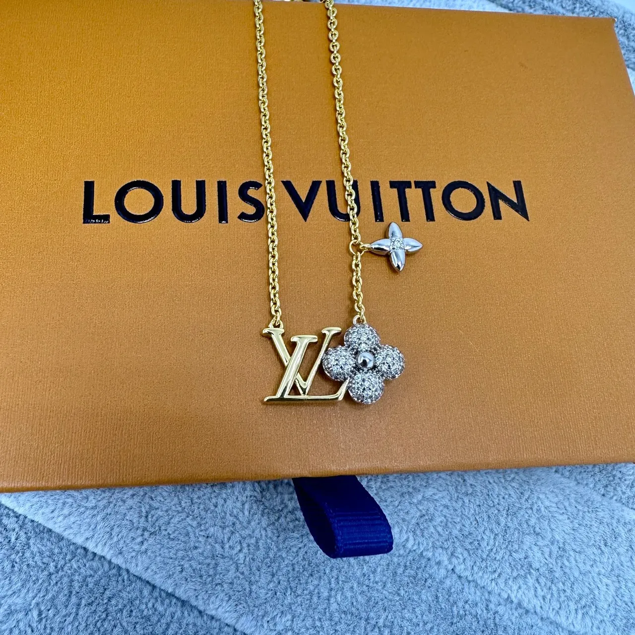Colar Louis Vuitton LV Monograma Flor Pavé Cristal 3