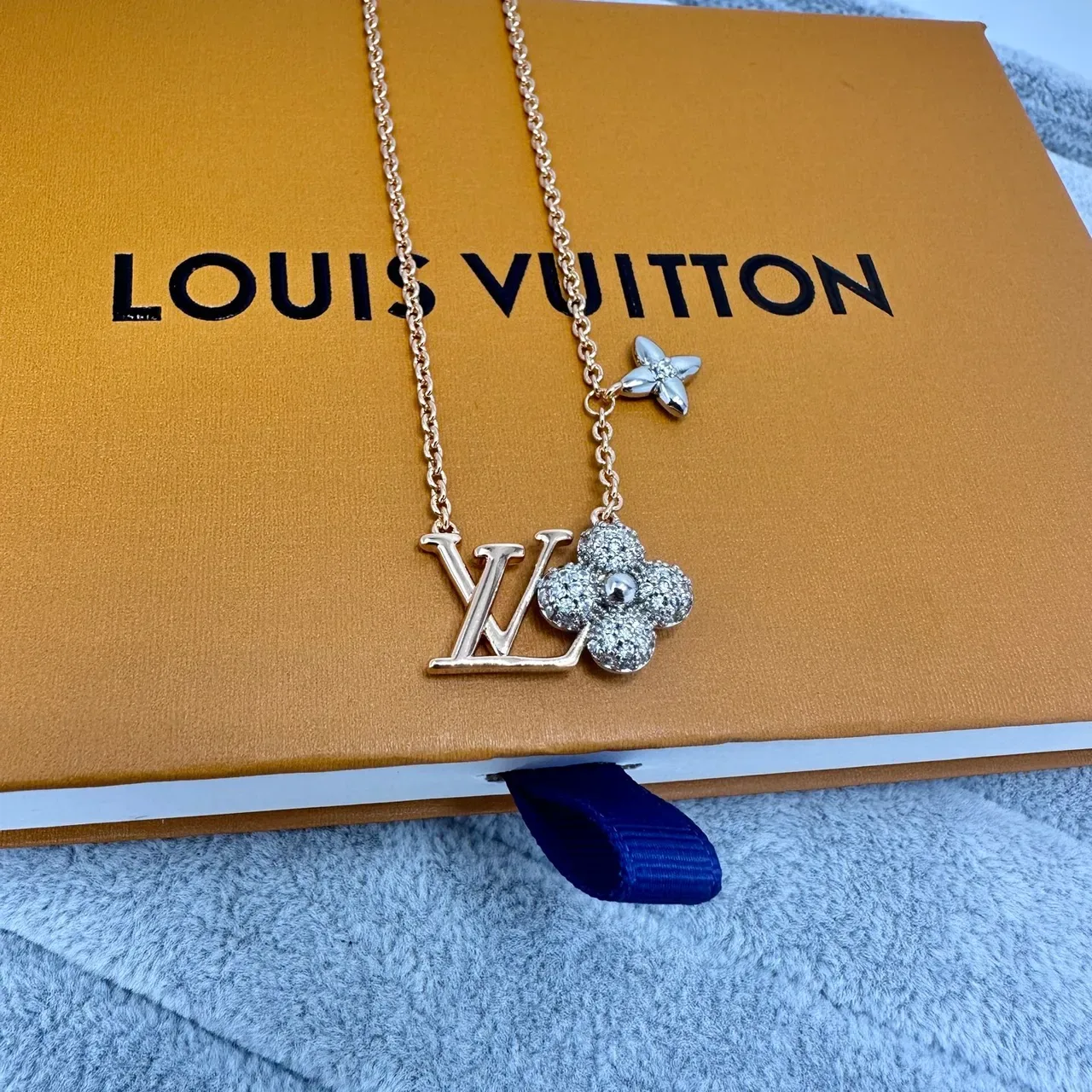 Colar Louis Vuitton LV Monograma Flor Pavé Cristal 6