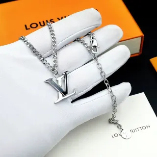 Colar Louis Vuitton LV Monogram Corrente Curb Prata