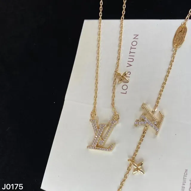 Colar Louis Vuitton LV Monogram Estrela Corrente Transparente Dourada Cristal Pavé 2