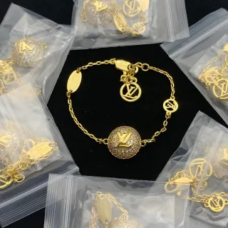 Louis Vuitton LV Sphere Pavé سوار سلسلة بلورات ذهبي اللون