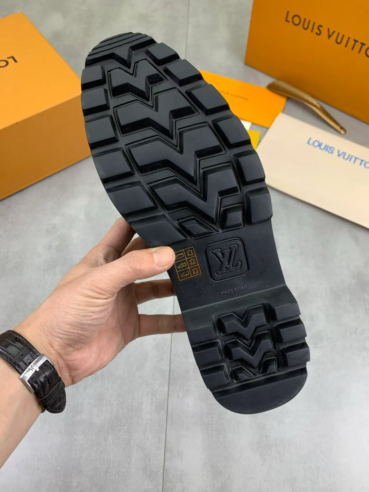 Louis Vuitton LV Trail Cap-Toe Zapatos Oxford de cuero negro 3