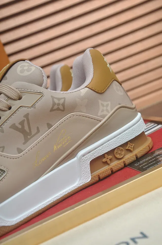 Louis Vuitton LV Trainer भूरा सुनहरा मोनोग्राम-प्रिंट ऊपरी लेयर्ड मिडसोल लाइफस्टाइल स्नीकर्स 2
