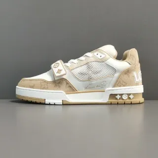 Louis Vuitton LV Trainer Beige Blanco Monograma Lona Cierre Doble Correa Sneakers Estilo de Vida