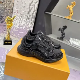 লুইস ভিটন LV Trainer কালো গ্লসি প্যাটেন্ট লেদার প্যানেলস ম্যাট মেশ/TPU ওভারলে চাঙ্কি স্নিকার্স