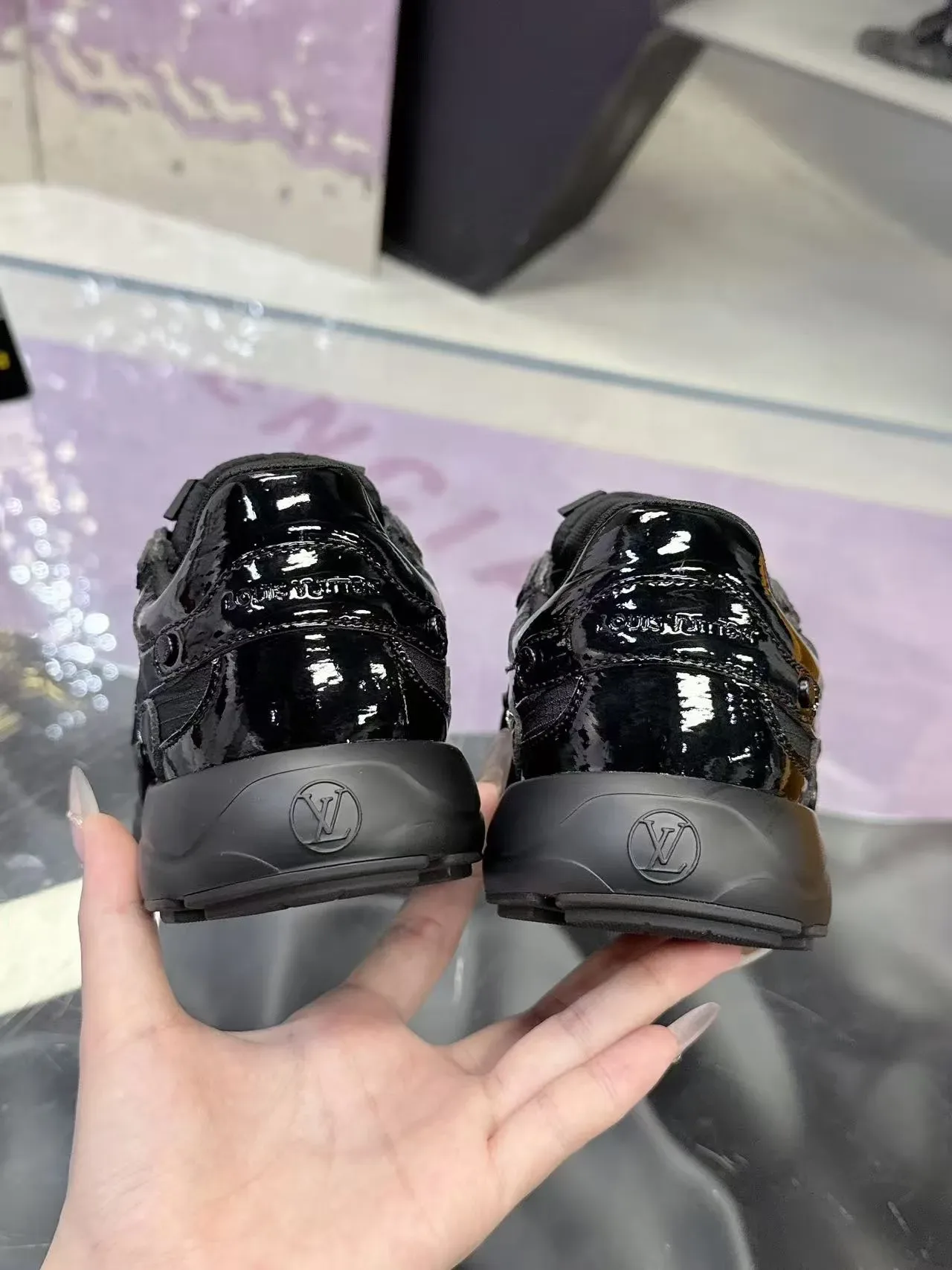 Louis Vuitton LV Trainer Zapatillas Negras Paneles de Cuero Patentado Glossy Malla Matte/TPU Overlays Chunky 4