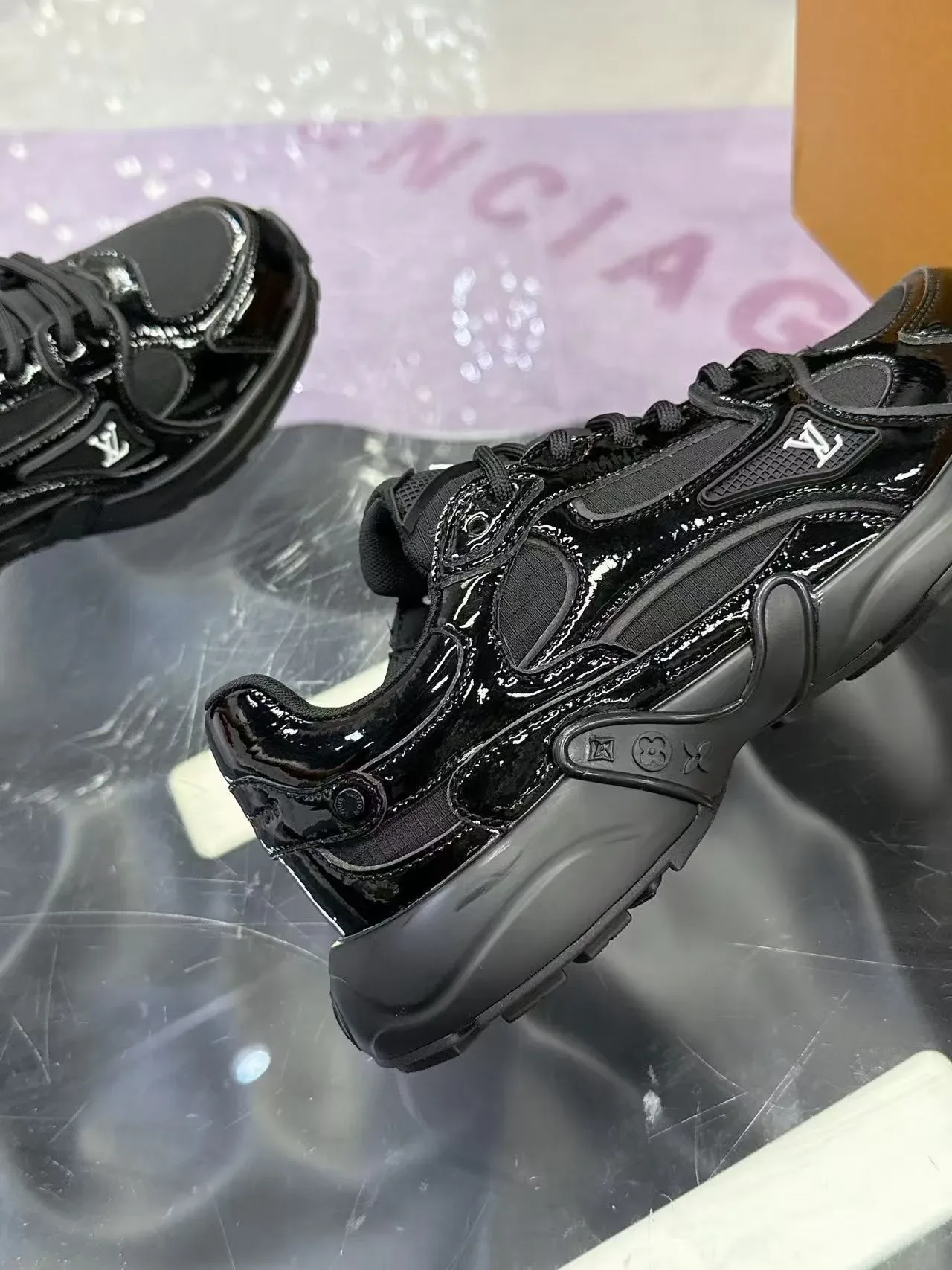 Louis Vuitton LV Trainer Zapatillas Negras Paneles de Cuero Patentado Glossy Malla Matte/TPU Overlays Chunky 5