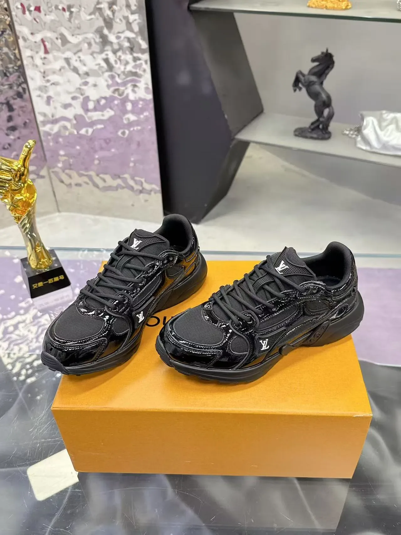 Louis Vuitton LV Trainer Zapatillas Negras Paneles de Cuero Patentado Glossy Malla Matte/TPU Overlays Chunky 6
