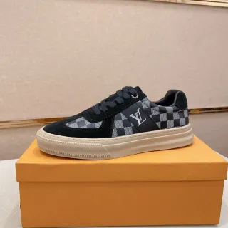 Louis Vuitton LV Trainer Negro y Gris Low-Top con Paneles a Cuadros Lifestyle