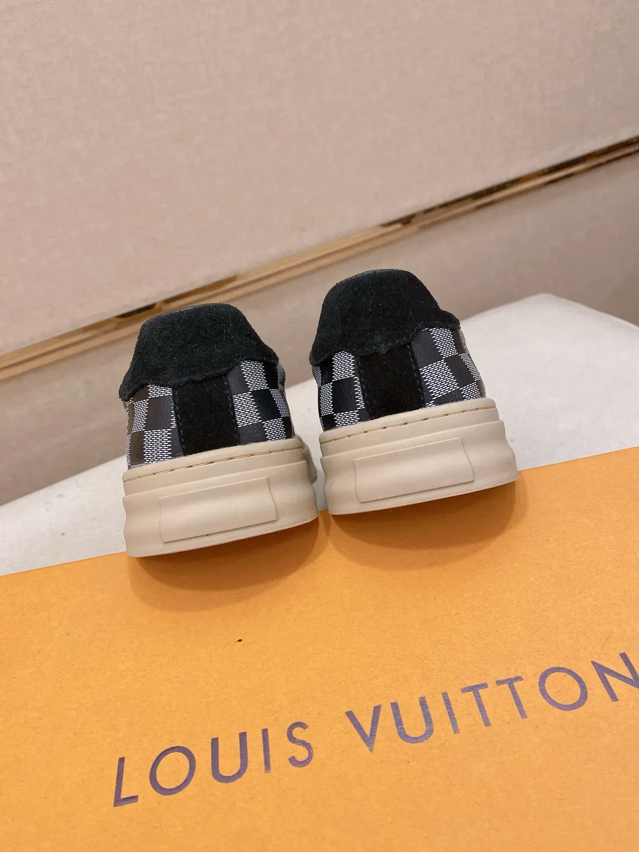 Louis Vuitton LV Trainer Sneakers Lifestyle Noir et Gris Low-Top Panneau à Damier 3