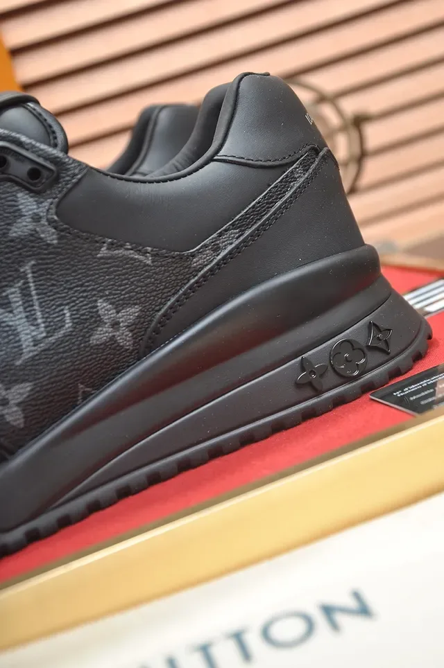 Louis Vuitton LV Trainer Preto Monogram Couro Sola Esculturada de Borracha Tênis Lifestyle 2