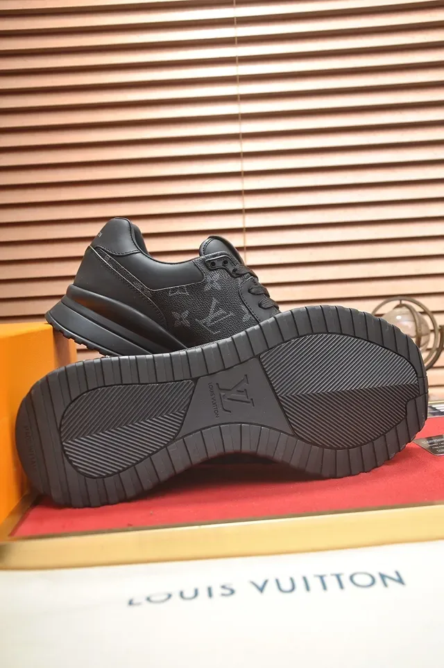 Louis Vuitton LV Trainer Preto Monogram Couro Sola Esculturada de Borracha Tênis Lifestyle 3