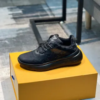 Louis Vuitton LV Trainer Zapatillas lifestyle negras con monograma de tejido superior y contrafuerte acolchado