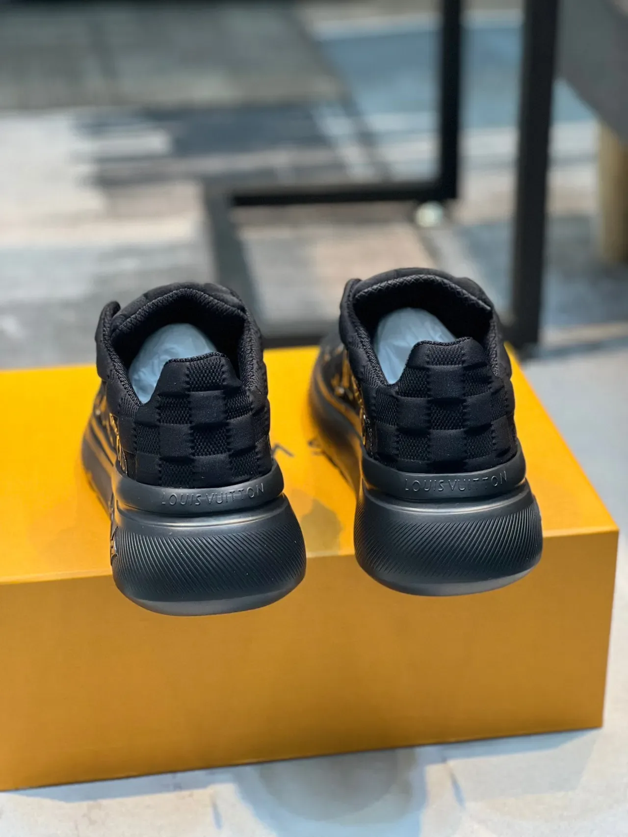 路易威登 LV Trainer 黑色 印花针织鞋面 绗缝鞋跟支撑 生活方式运动鞋 3