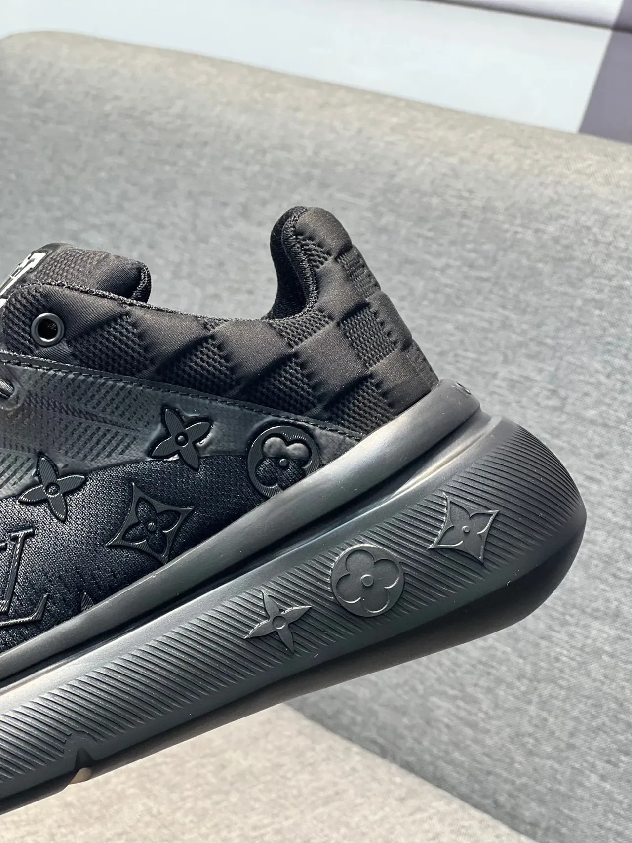 路易威登 LV Trainer 黑色 印花针织鞋面 绗缝鞋跟支撑 生活方式运动鞋 7