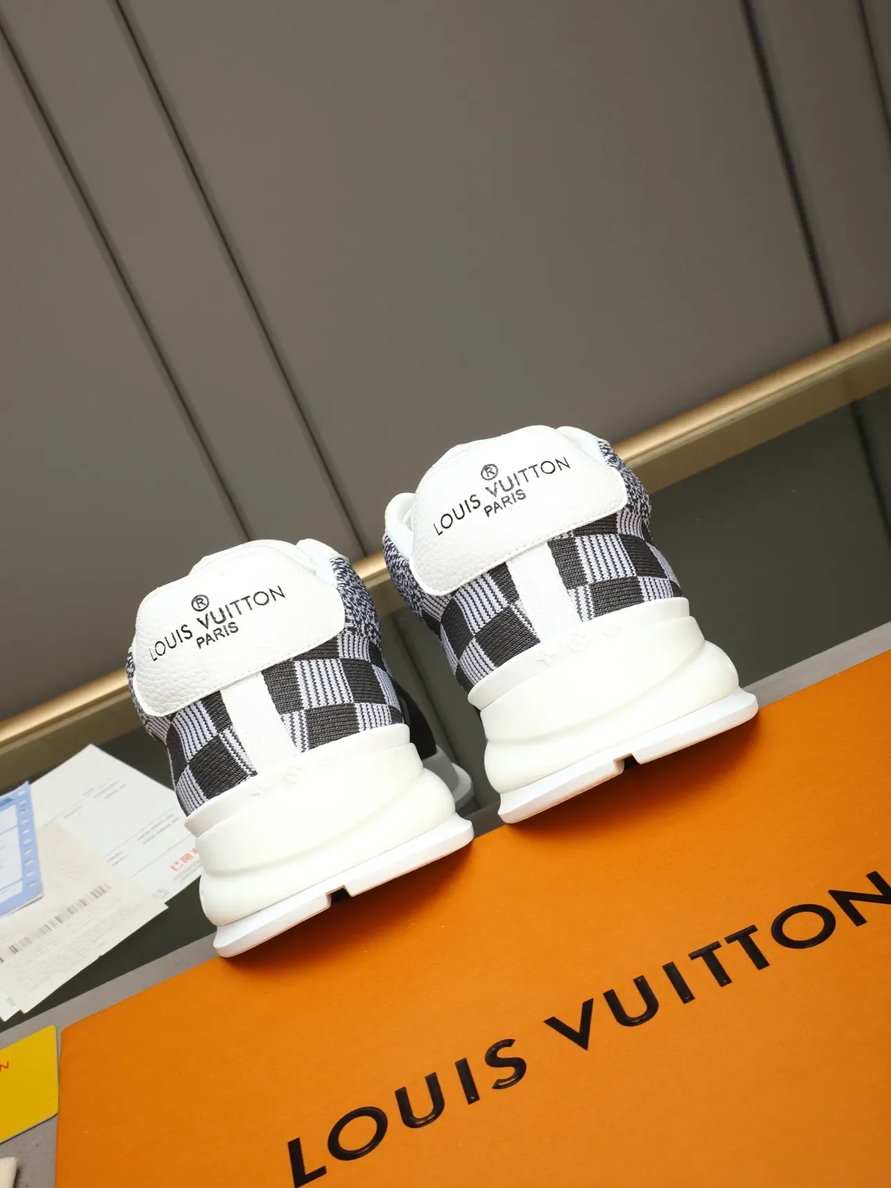 Louis Vuitton LV Trainer Negro Blanco Cuadriculado Tejido Superior Suela Media Esculpida Lifestyle Sneakers 3