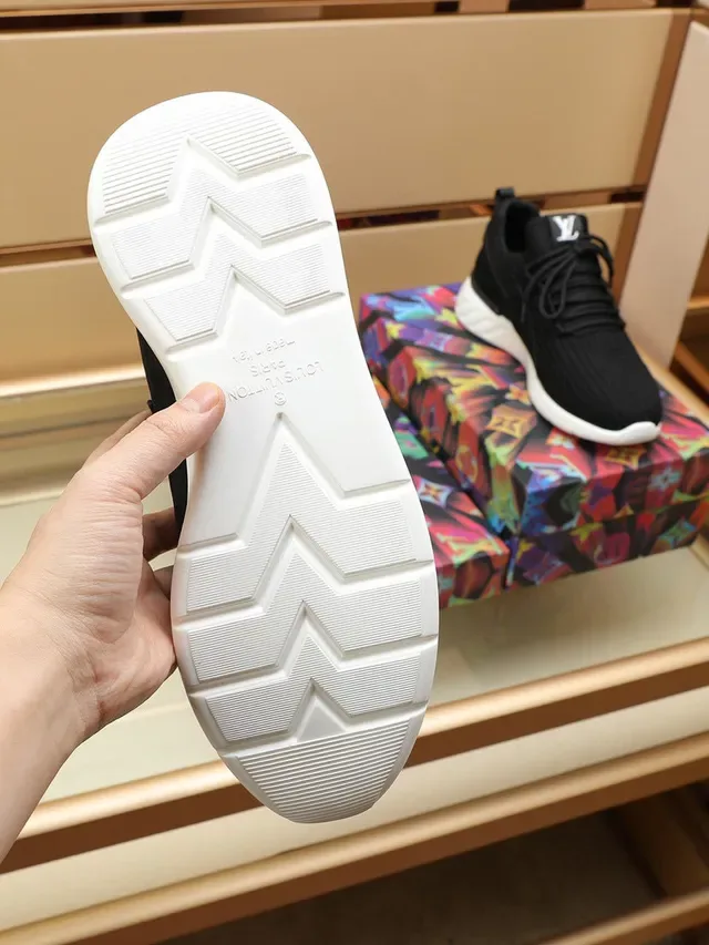 Louis Vuitton LV Trainer Preto Branco Tricô Superior Monograma Lifestyle Sneakers 3