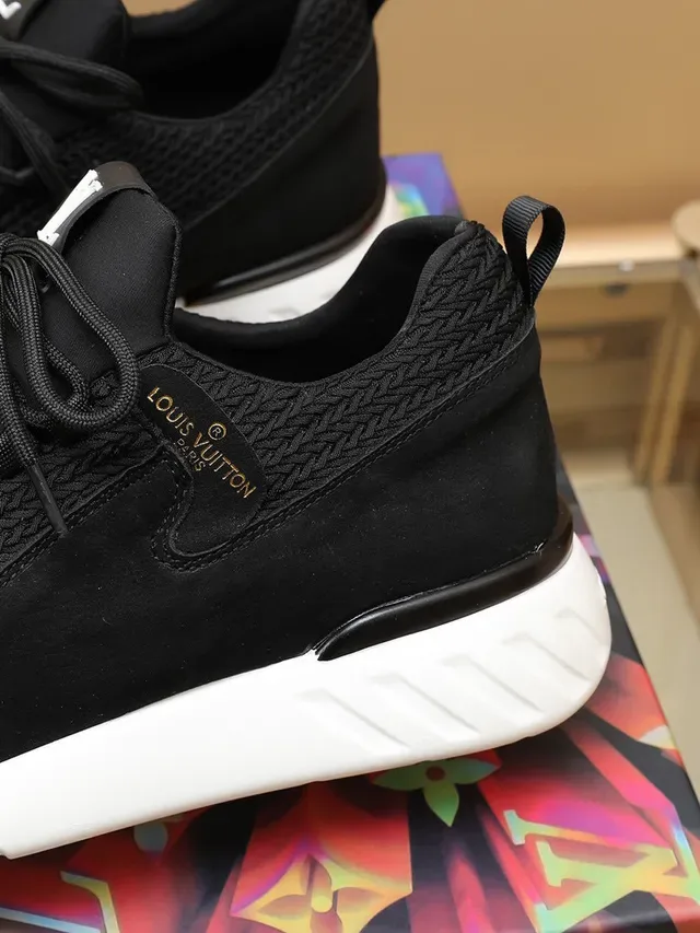 Louis Vuitton LV Trainer Preto Branco Tricô Superior Monograma Lifestyle Sneakers 4