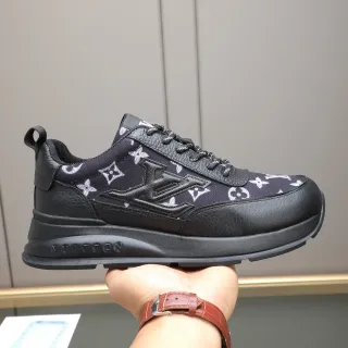 Louis Vuitton LV Trainer Preto Branco Lona Monogram Couro Embossado Logo Lifestyle Sneakers