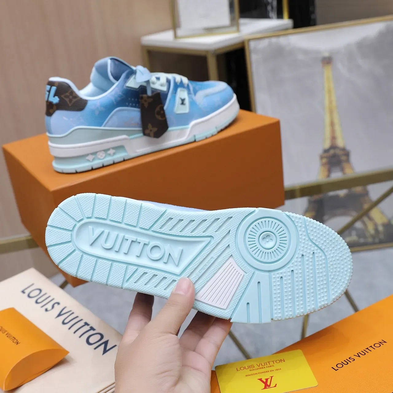 Louis Vuitton LV Trainer Azul Branco Solado Em Camadas Acentos De Couro Monogram Lifestyle Sneakers 2