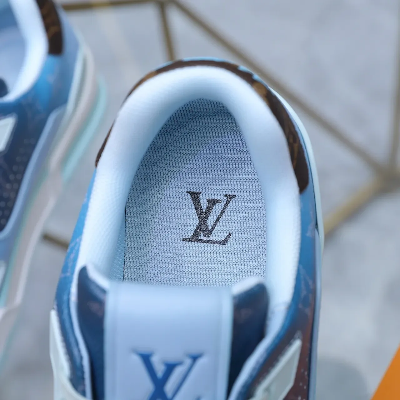 Louis Vuitton LV Trainer Azul Branco Solado Em Camadas Acentos De Couro Monogram Lifestyle Sneakers 5