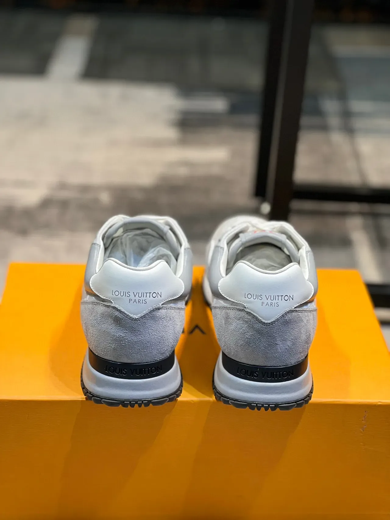 Louis Vuitton LV Trainer Cinza Branco Monogramado Textil Suede Sobreposições Sneakers Lifestyle 2