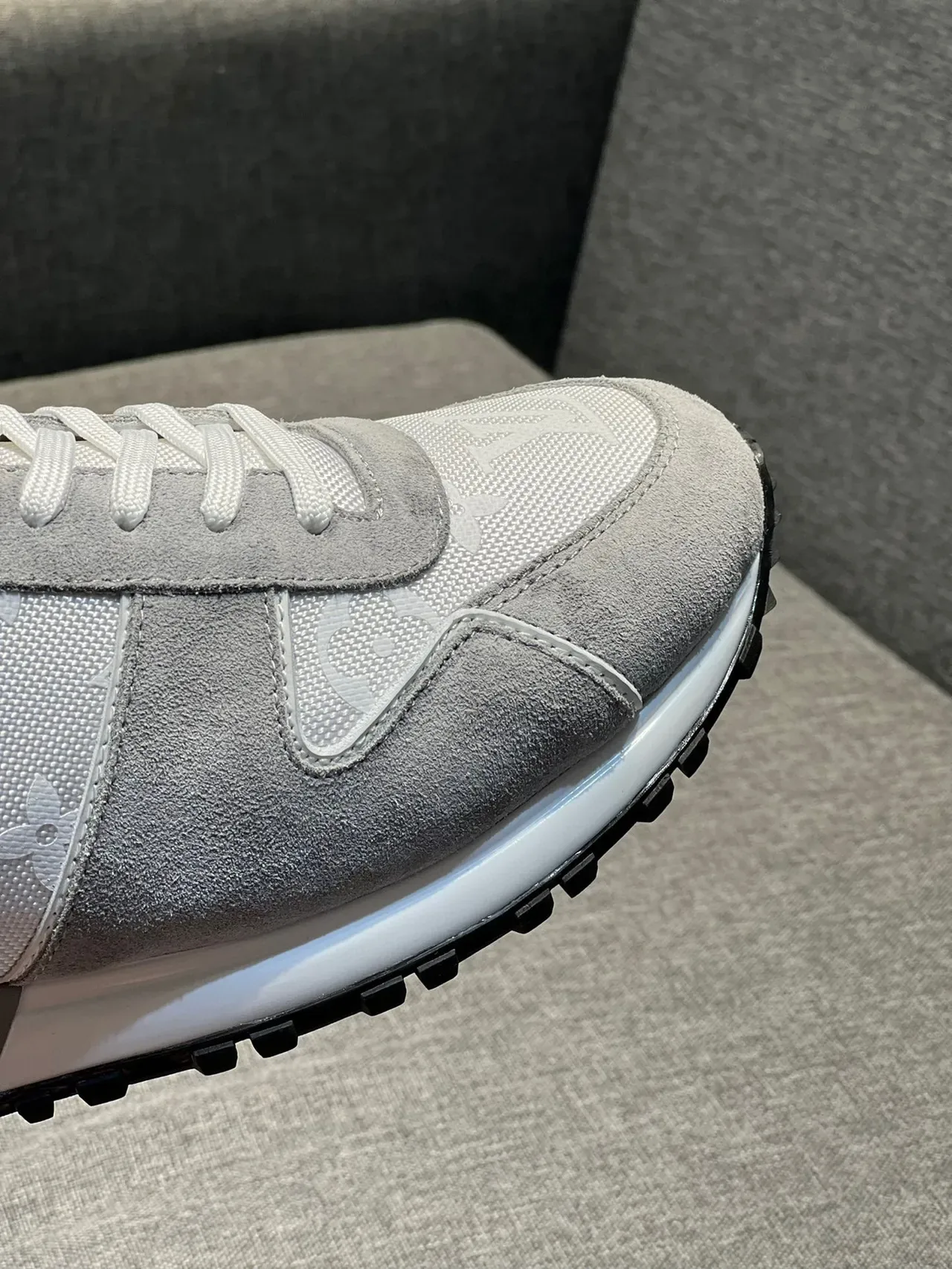 Louis Vuitton LV Trainer Cinza Branco Monogramado Textil Suede Sobreposições Sneakers Lifestyle 3
