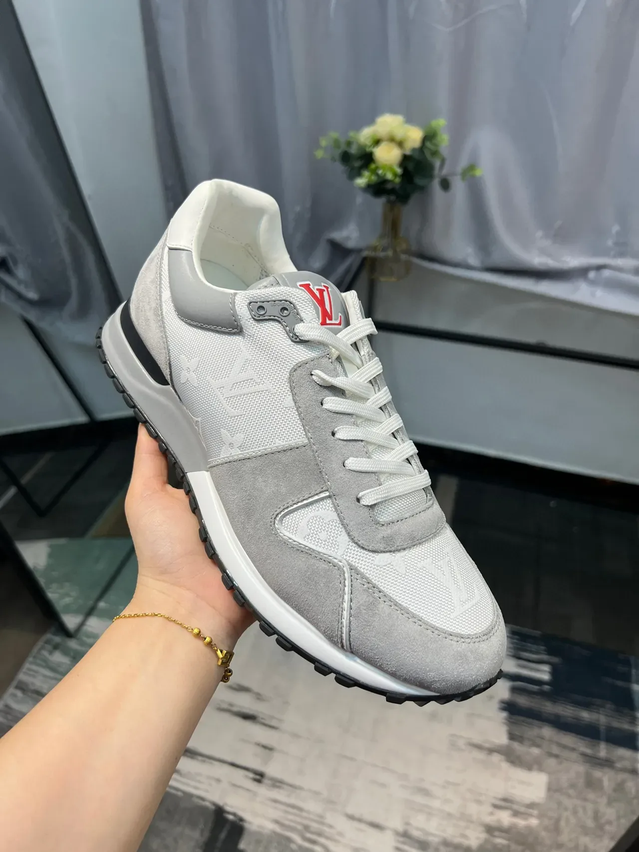 Louis Vuitton LV Trainer Cinza Branco Monogramado Textil Suede Sobreposições Sneakers Lifestyle 6