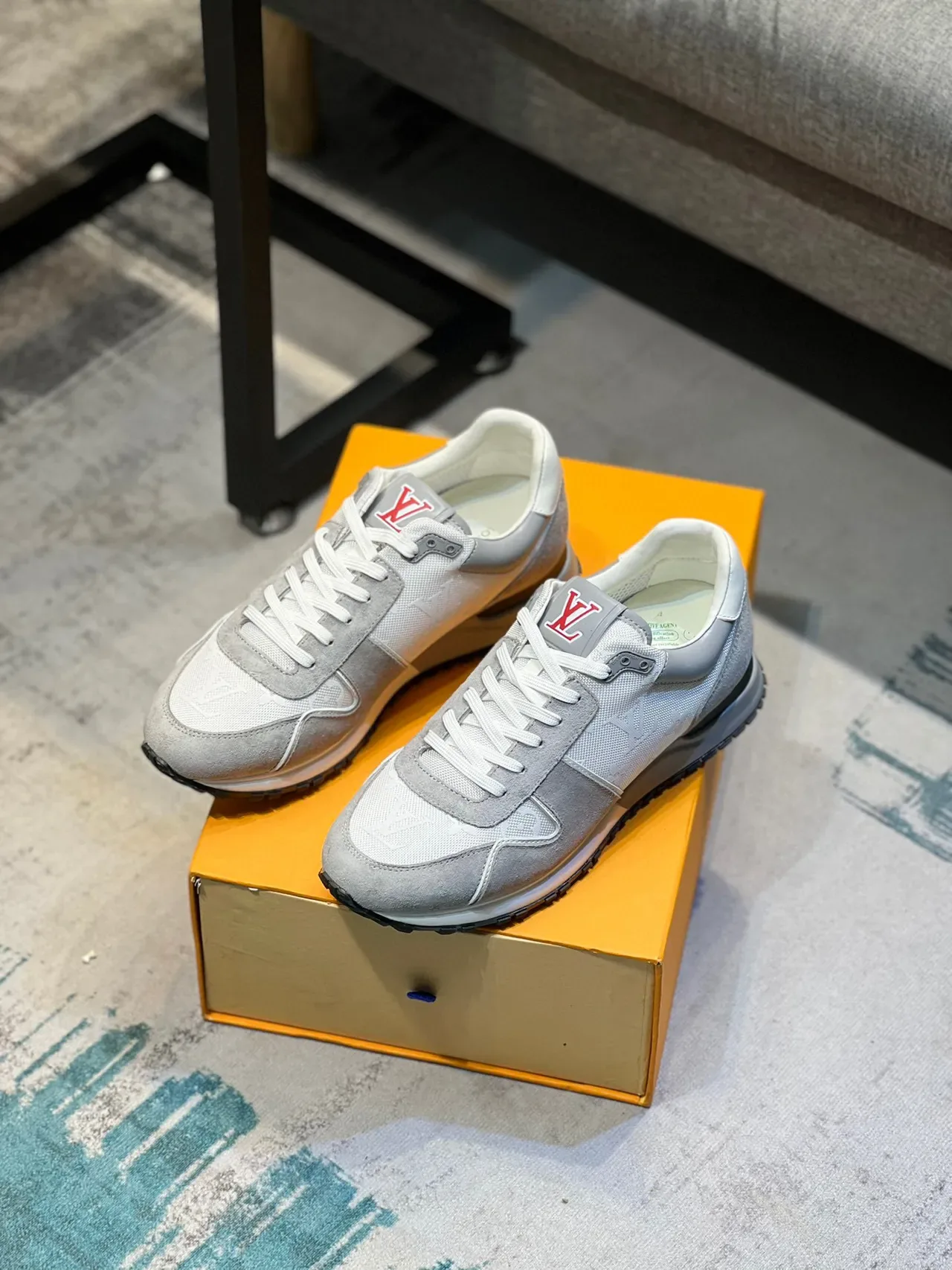 Louis Vuitton LV Trainer Cinza Branco Monogramado Textil Suede Sobreposições Sneakers Lifestyle 7