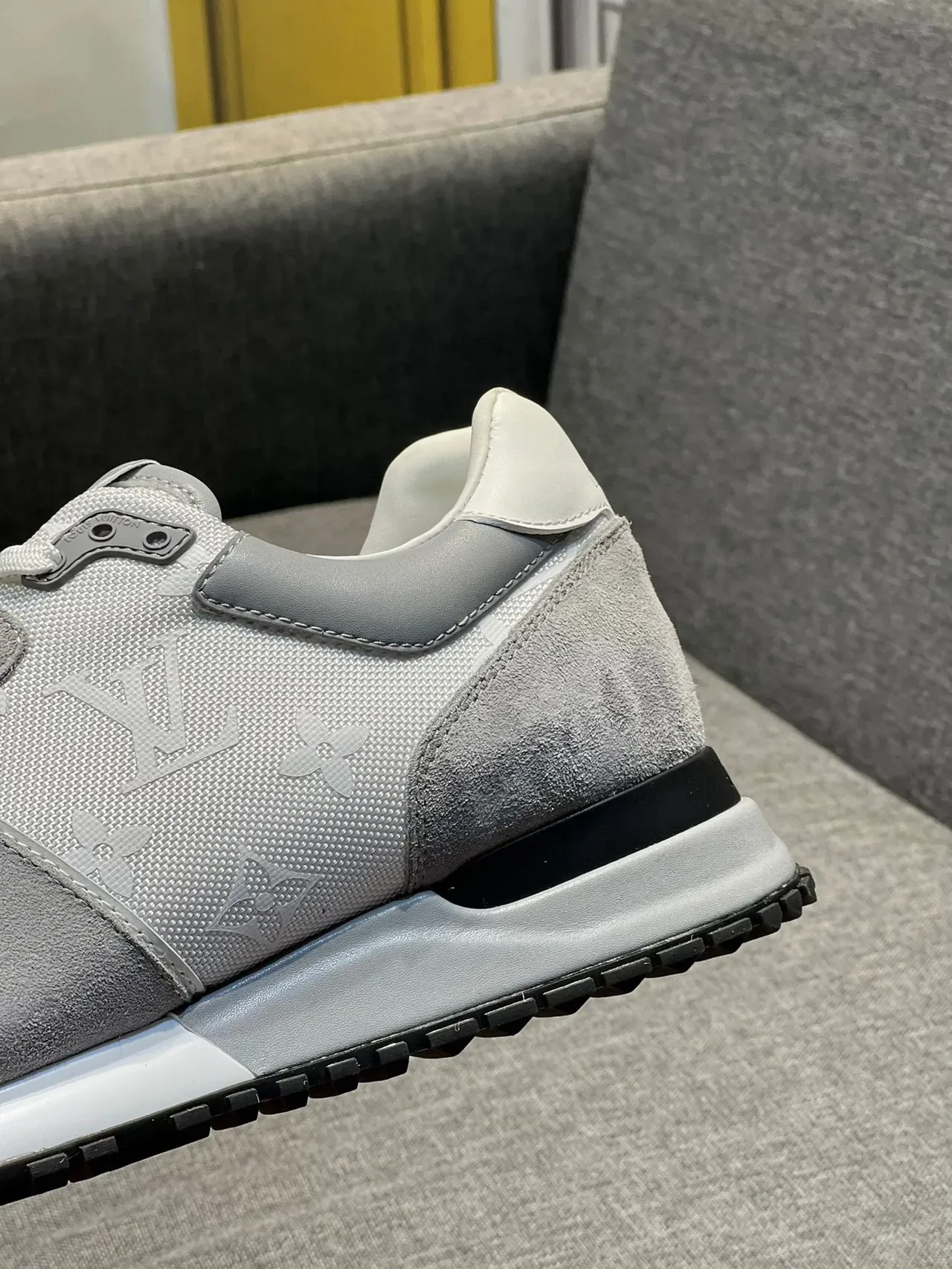 Louis Vuitton LV Trainer Cinza Branco Monogramado Textil Suede Sobreposições Sneakers Lifestyle 8