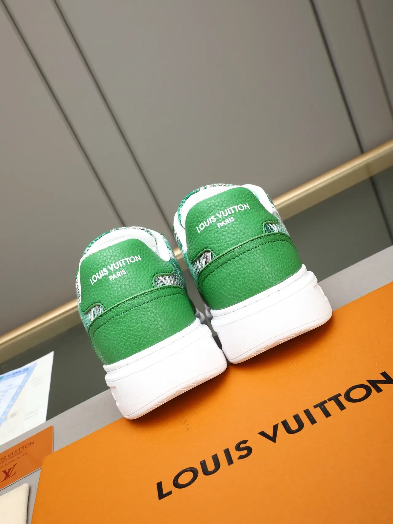 Louis Vuitton LV Trainer Green White Low-Top Mixed-Material Upper Lifestyle Sneakers 3