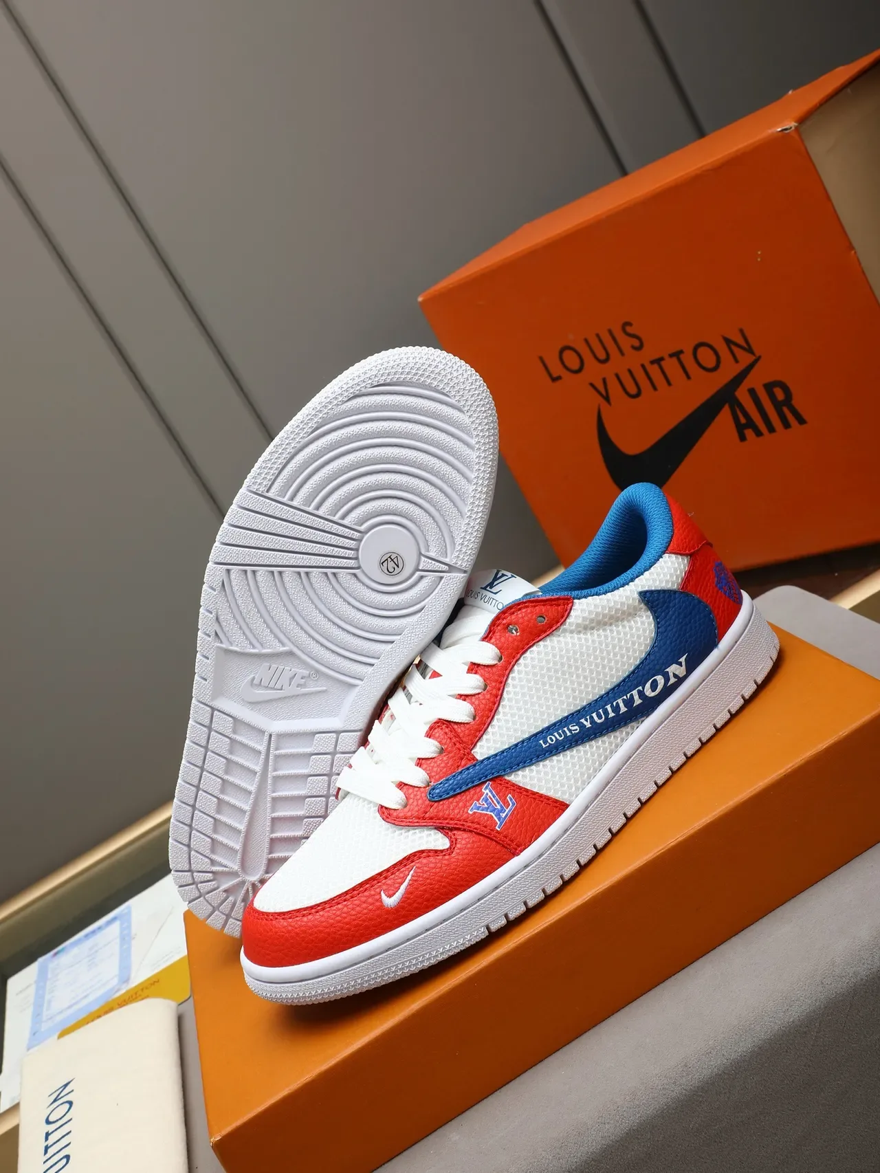 Louis Vuitton LV Trainer أحذية رياضية أحمر أزرق منخفضة القمة جلد شبكي هجين نمط حياة 4